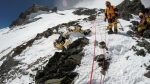 Rescate Masivo en el Everest: Tormenta Aísla a Cientos de Alpinistas