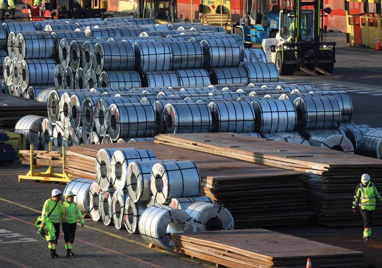 Unión Europea impone aranceles al acero al estilo Trump