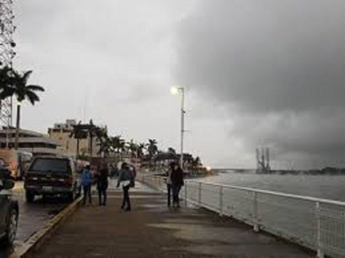 Inundaciones en Tuxpan arrastran restaurante "El Atracadero" en Veracruz