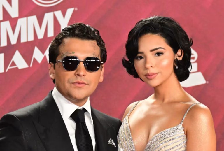 ¿Repetición de regalos? Acusan a Christian Nodal tras obsequio a Ángela Aguilar