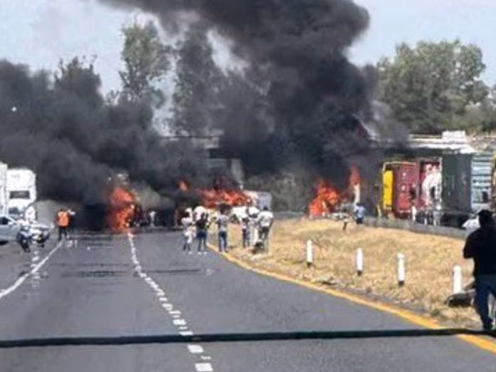 Agresión del CJNG a militares desató los narco bloqueos en Michoacán Agresión del CJNG a militares desató los narco bloqueos en Michoacán
