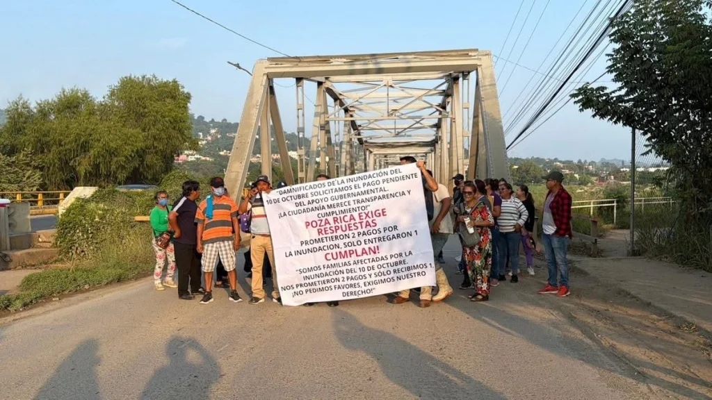 Bloqueo en Veracruz: damnificados de Poza Rica exigen segundo apoyo de Bienestar