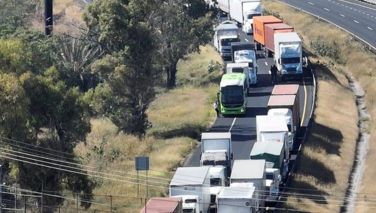 Caos y cierres en las autopistas de México: el reporte vial del 12 de noviembre de 2025