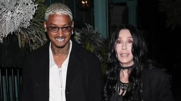 Cher revela los detalles de su relación con Alexander Edwards: "Nos besamos como adolescentes"