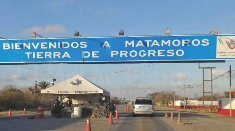 Colocan letreros de Estados Unidos en Matamoros: exigen aclarar intromisión territorial México