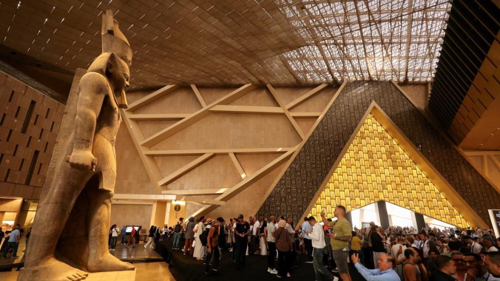 Detención de Ahmed Al Samalusi: el dilema cultural en el Gran Museo Egipcio