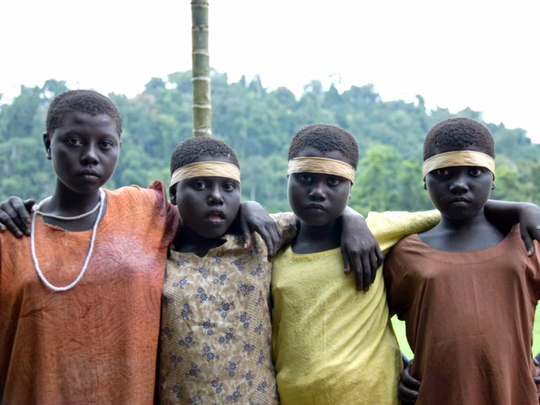 Disparar a niños era más caro: la macabra lista de precios de los safaris humanos