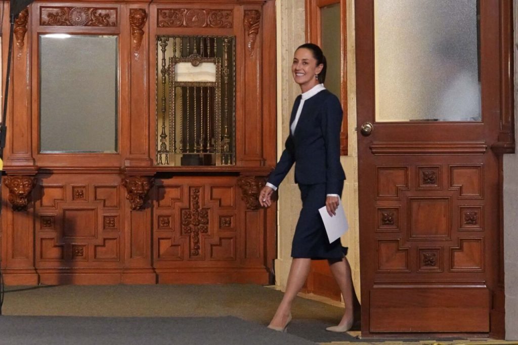 El dardo de Sheinbaum en Palacio Nacional: popularidad presidencial que genera "coraje"