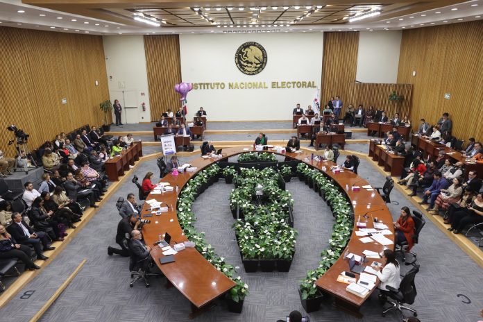 El desistimiento final a la queja contra consejeros del INE en 2025 El desistimiento final a la queja contra consejeros del INE en 2025