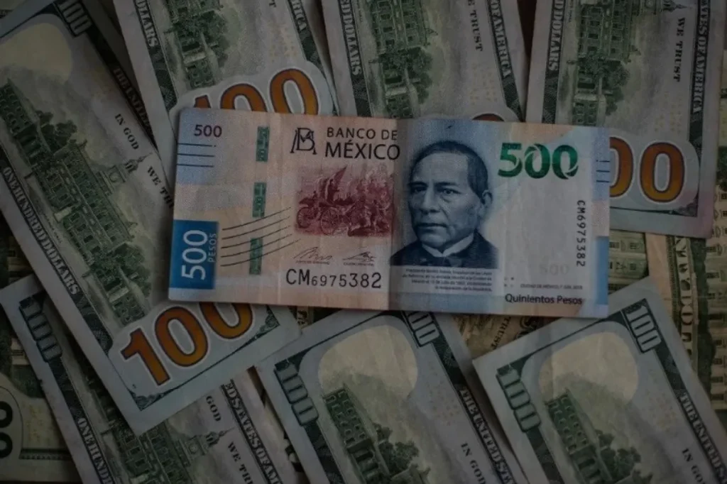El dólar cae a 18.42 pesos: el costo de 48 días de parálisis en Washington