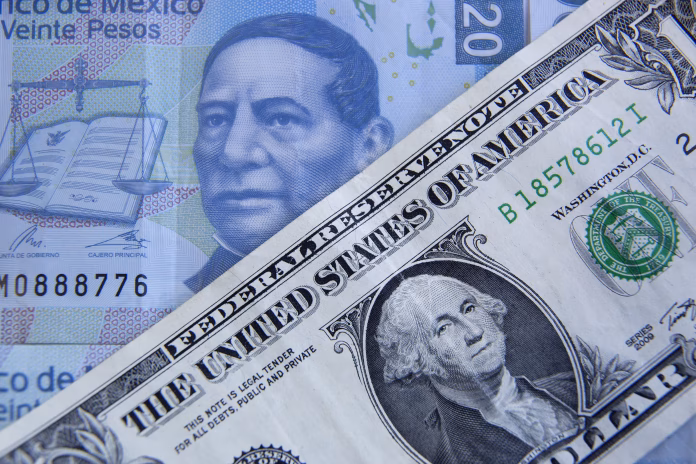 El dólar cae y el peso mexicano gana terreno tras el acuerdo en Estados Unidos