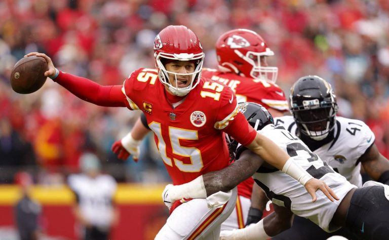 El fracaso de Mahomes pone en riesgo los playoffs de Kansas City en la semana 11