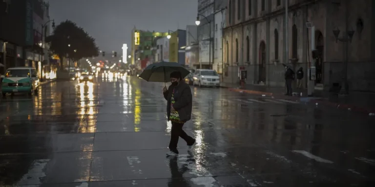 El impacto del frente frío 16 y la primera tormenta invernal que azotan México