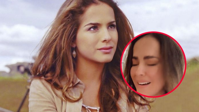 El pánico de Danna García al encontrar un escorpión en su pecho