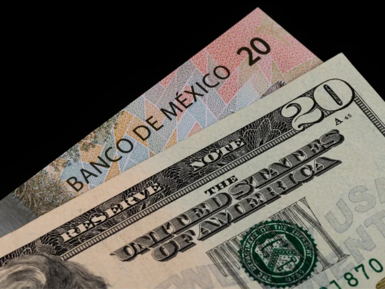 El peso mexicano domina al dólar en 2025: la clave está en la Reserva Federal