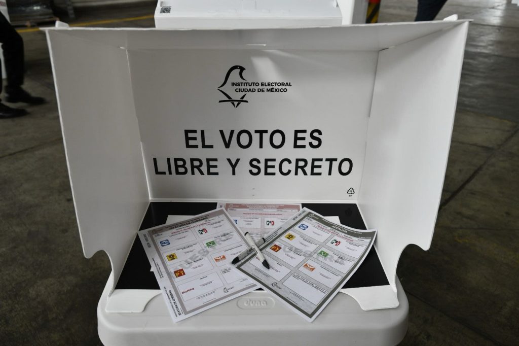 El riesgo oculto del voto por internet que polariza a los partidos en México