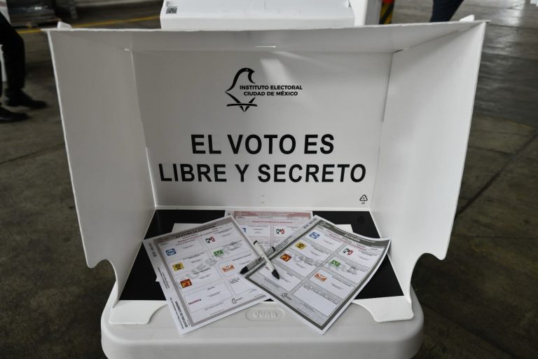 El riesgo oculto del voto por internet que polariza a los partidos en México