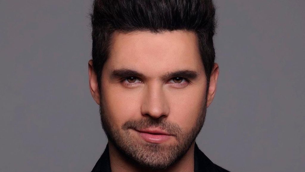 Eleazar Gómez: "un peligro" que golpeaba escenografía, según excompañero