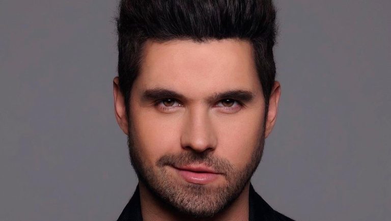 Eleazar Gómez: "un peligro" que golpeaba escenografía, según excompañero