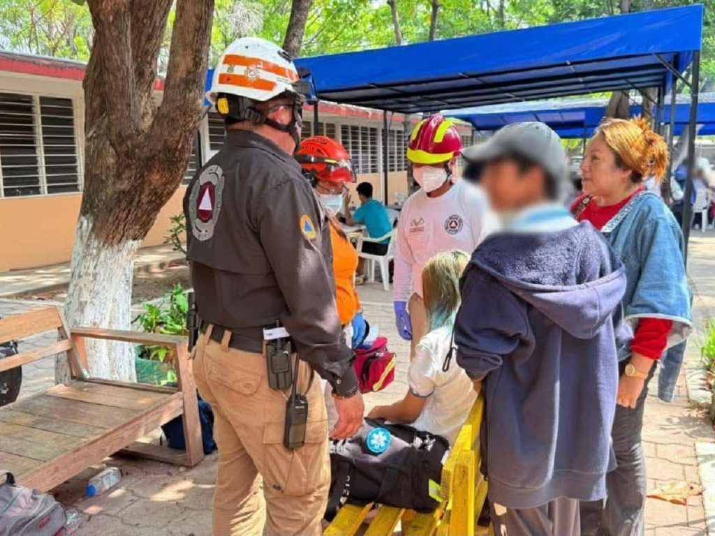 Emergencia en Chiapas: más de 20 estudiantes intoxicados tras fumigación escolar