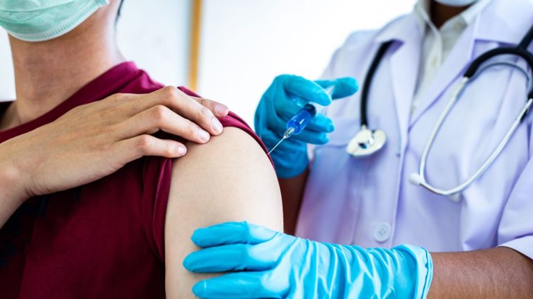 La estrategia invernal del Renacimiento Maya: 676 mil dosis contra Covid e influenza