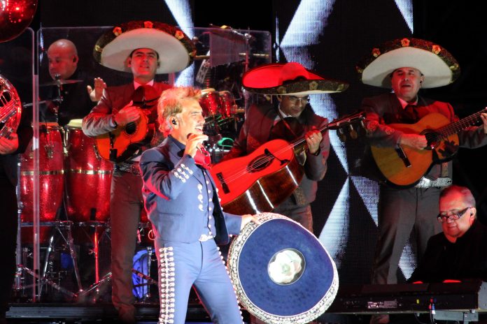 La noche incómoda de Alejandro Fernández en Querétaro: ¿malestar o falta de respeto?