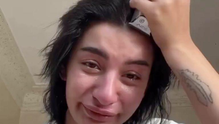 La performance del dolor: Se rapa en TikTok por ruptura amorosa