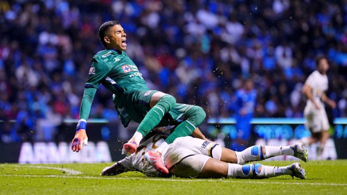 La pierna de Kevin Mier: Cruz Azul evalúa pedir la inhabilitación de Carrasquilla
