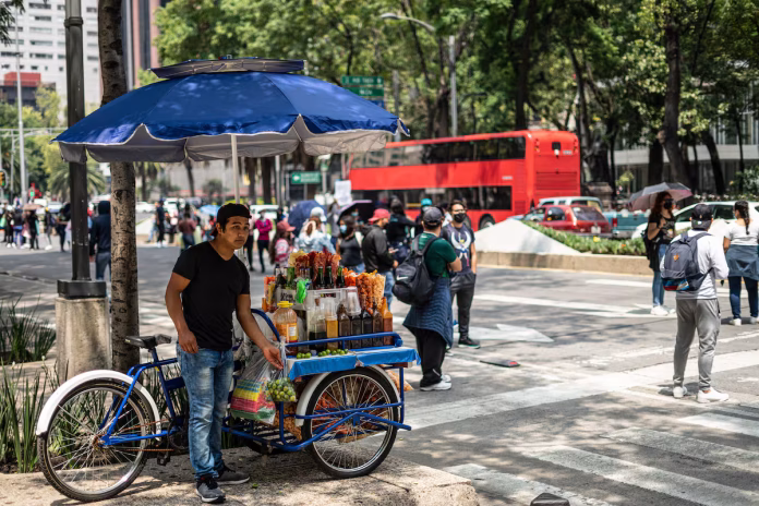 La trampa del crecimiento: 466 mil mexicanos forzados al empleo informal