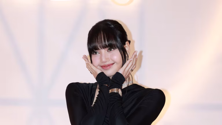 Lisa de BLACKPINK revela la fecha y el concepto de su regreso