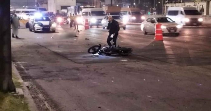 Misterio en Eje 5 Sur: Dos versiones sobre la muerte de motociclista en Iztapalapa