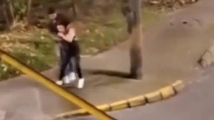 Motociclistas detienen agresión en Envigado: el video viral de la justicia callejera