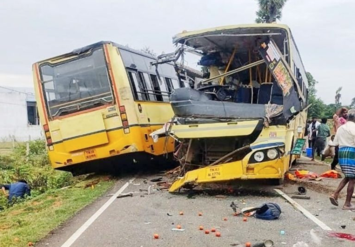 Once muertos y nueve heridos: el terrible choque frontal de autobuses en la India