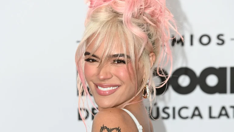 Se declara "fan": la explosiva reacción de Karol G al conocer a Los Tigres del Norte