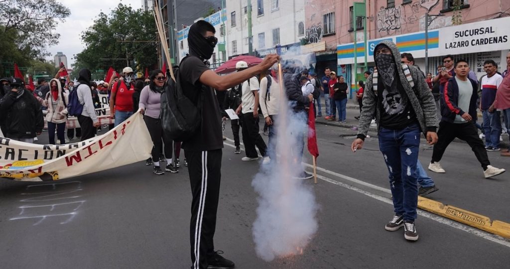 Sheinbaum niega persecución política en México: el desafío del bloque negro