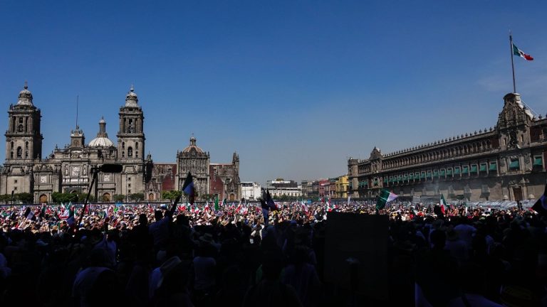 Sheinbaum pide seguridad para el desfile del 20 de noviembre tras choques de la Generación Z