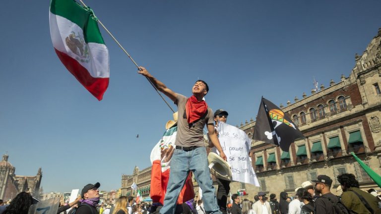 Tristeza en Morena por llamados a intervención de Estados Unidos en marcha del Zócalo