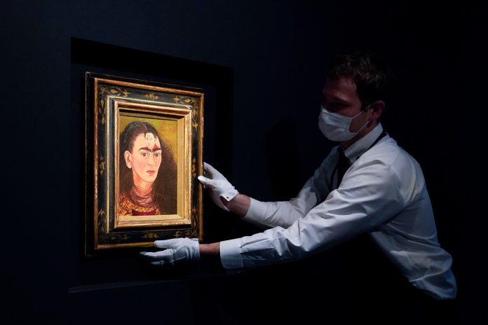 Una obra de Frida Kahlo rompe todos los récords y se vende por $54.6 millones Una obra de Frida Kahlo rompe todos los récords y se vende por $54.6 millones