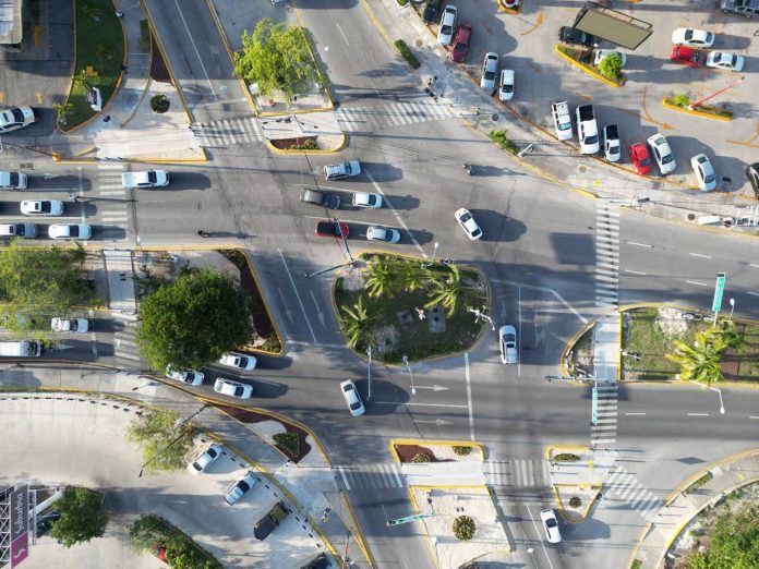 Modernización red semáforos Cancún: la clave para diez cruces seguros en 2025 Modernización red semáforos Cancún: la clave para diez cruces seguros en 2025