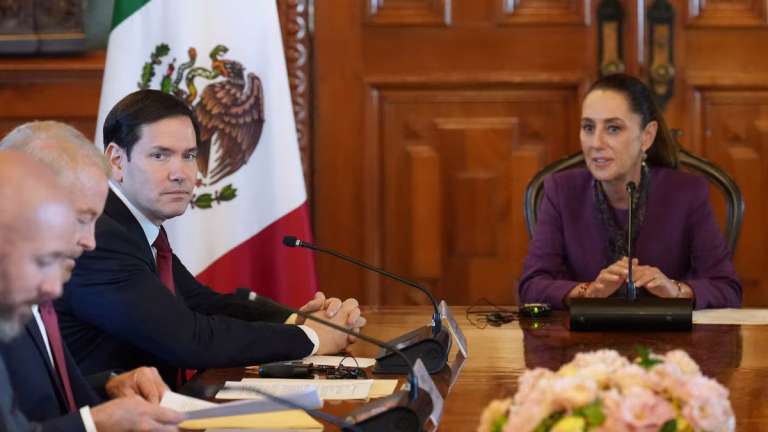 Extradición capos México 2025: Sheinbaum frena envío masivo, pero la puerta queda abierta