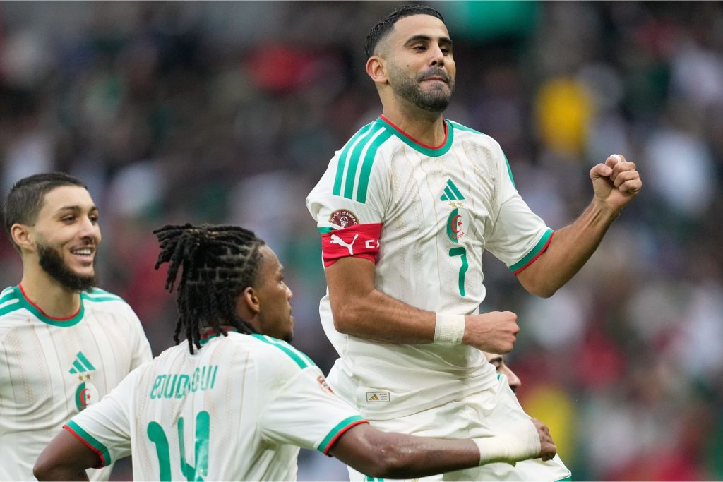 El clan Zidane debuta en la copa africana: Mahrez comanda la goleada de Argelia