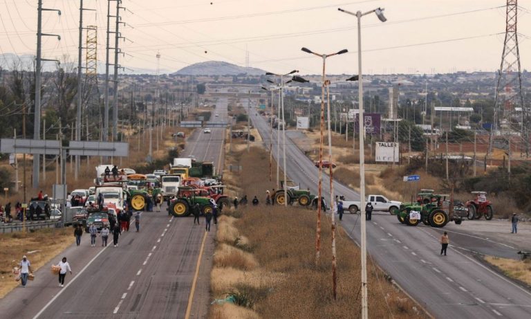 Caos vial sin precedentes: los cierres de carreteras en México hoy 5 de diciembre de 2025