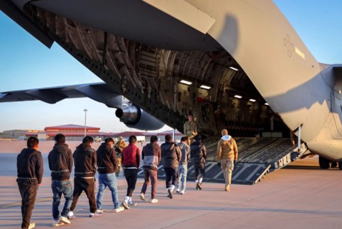 Ofensiva migratoria de Trump: 3 mil dólares para la autodeportación voluntaria