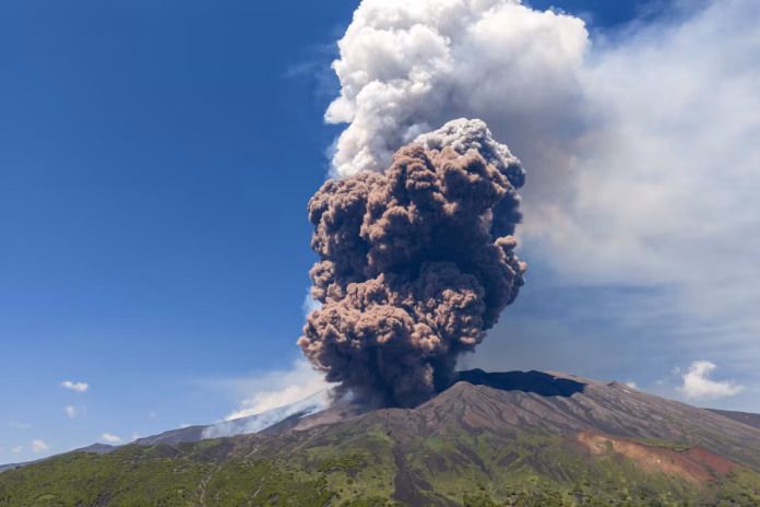 Erupción del volcán Etna en Sicilia: los datos clave de su intensa actividad Erupción del volcán Etna en Sicilia: los datos clave de su intensa actividad