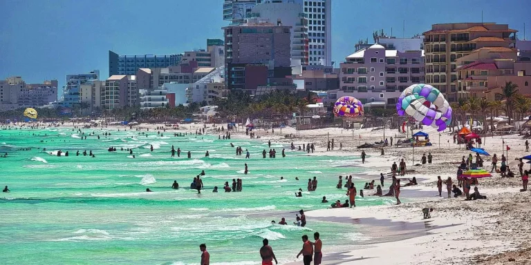 Cancún supera récords: el destino líder para el turismo estadounidense 2025