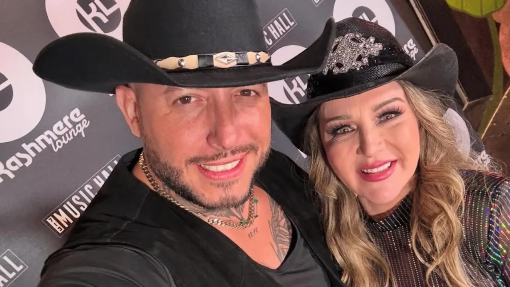 Alicia Villarreal acusa a "el señor" de provocar la guerra contra Melanie Carmona