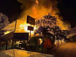 El terror de los incendios no se detiene en Colima: suman 12 negocios atacados