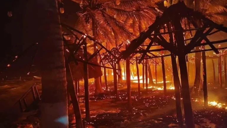 Navidad trágica en Mahahual: el incendio que destruyó 250 palapas