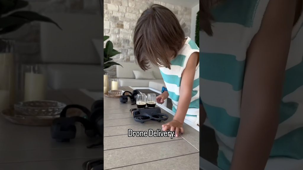 Polémica por el niño que pilota un dron para entregar café en el mar