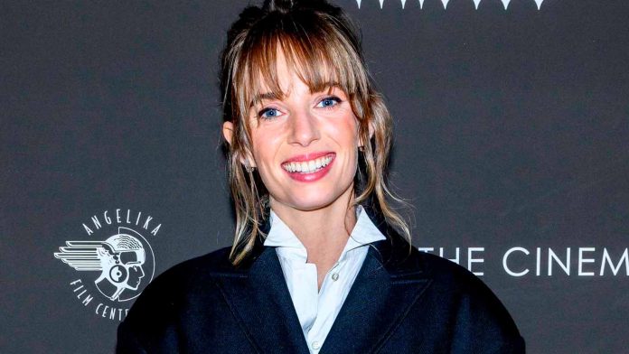 Maya Hawke y Levon: la forja de un legado artístico más allá de Hollywood Maya Hawke y Levon: la forja de un legado artístico más allá de Hollywood